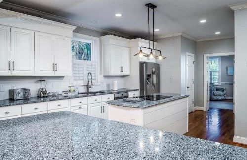 Backyard Oasis- Steps 2 Beach, Private Pool & Bar, Sleeps 16, 7 Bedrooms 5 and a half bathrooms "The Lucky Penny" - Foto 20