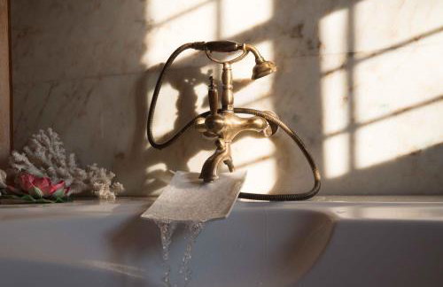 Tranquil Infinity Pool Getaway (private jacuzzi and steam bath, pool, garden, sea and city views) - Foto 17