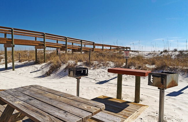 SPC 4133 Beautiful Tennis Court 2 bedroom with free beach set up for 2 by RedAwning - Foto 47