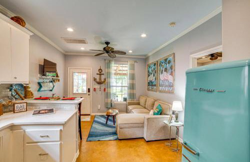 Pet-Friendly Lakefront Getaway with Hot Tub! - Foto 9