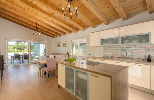 Villa Loni Trogir Marina with great pool and jacuzzi - 3 e-bike free - Foto 11