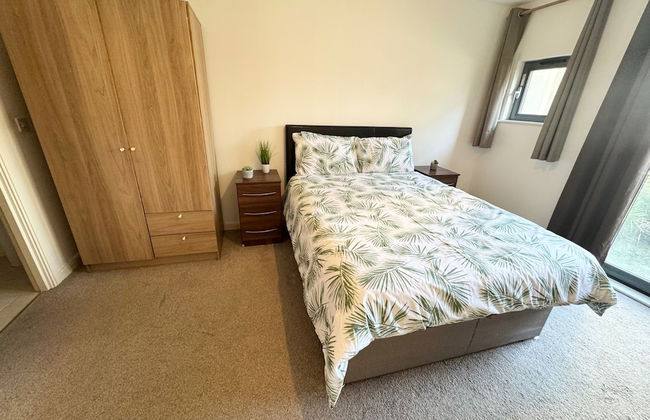 Sea Breeze Retreat in Swansea - Photo 13