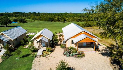 Lodge One with Scenic View - Photo 3