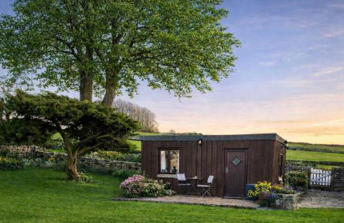 Thors Cave Cabin, Peak District - Photo 1