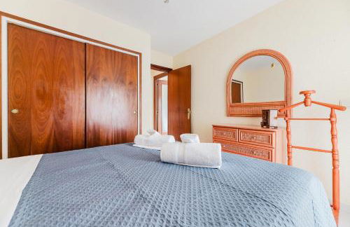 Piscina, terraza, espaciosa y buena energía - Photo 16