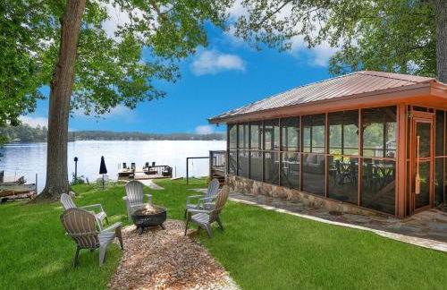 Lakefront Lodge with King Beds and Game Lounge - Foto 1