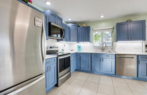 Canal-Front Gem w/ Peekaboo Views in Cudjoe Key! - Foto 6