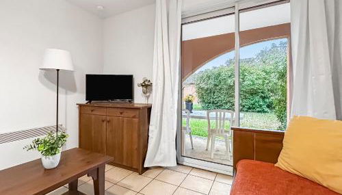 Séjour familial RDC, parking, piscine chauffée - Photo 5