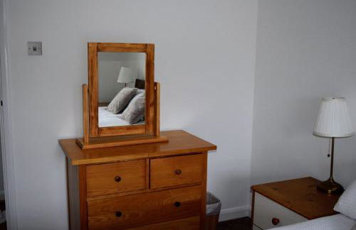 The Hideaway - Spacious 3 Bedroom Apartment - Photo 32