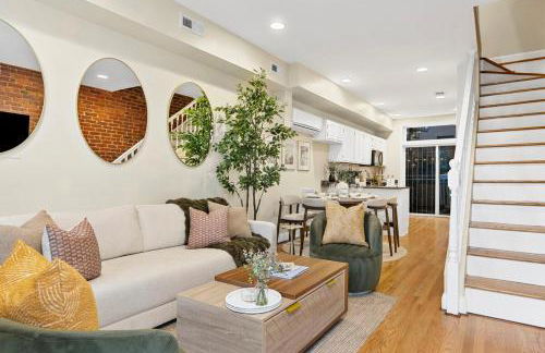 Luxury DC Rowhouse with Rooftop Firepit & Private Hot Tub- Near U Street & Logan Circle - Foto 6