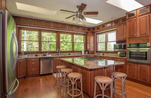 River Haven with Hot Tub - Foto 16