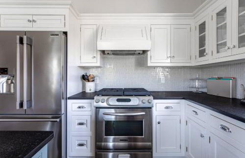 Stunning luxury Retreat I Wineries & Fall Farm Fun - Photo 56