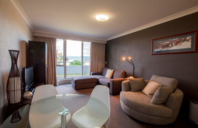 Horizons 414 - Lake Jindabyne Waterfront - Photo 5