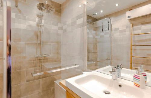 French Riviera 1 bedroom on the beach facing Cannes - Foto 19