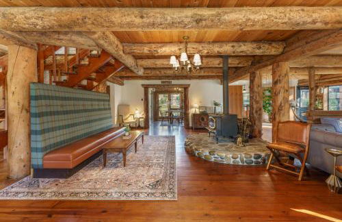 Log Cabin sleeps 20 with hot tub, EV Charger, firepit - Foto 7