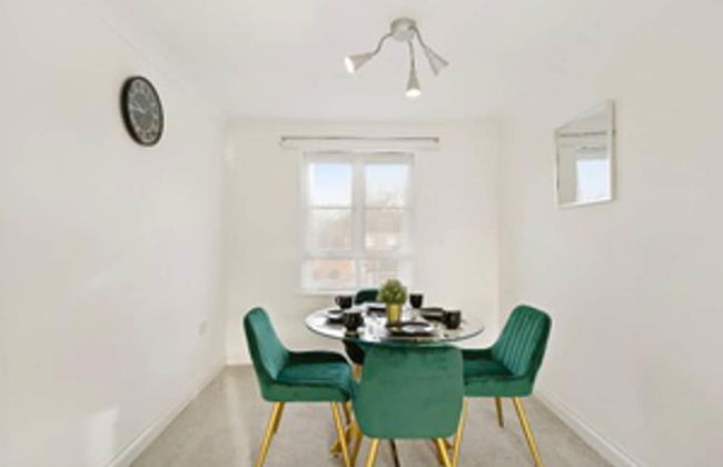 Stylish 2 bed Apt - Free Parking - Foto 12