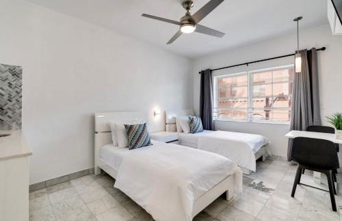 Best location by the Beach ! Free WiFi - TV - All amenities - Foto 34