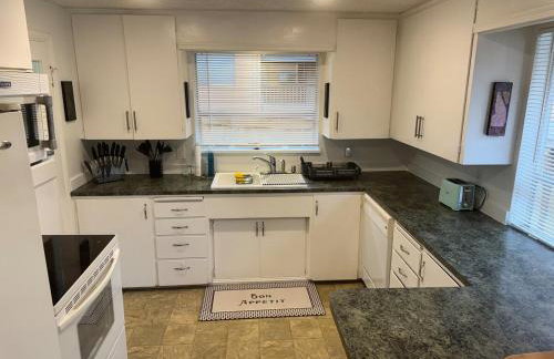 Spacious Retreat 3 Miles to Airport 12 to Seattle - Foto 3