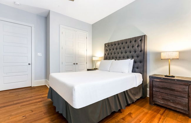 Spacious 5BR Urban Retreat with Balcony & Pool - Foto 76