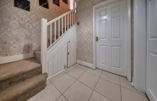Modern 3BR Manchester Home Sleeps 7 Parking - Foto 30