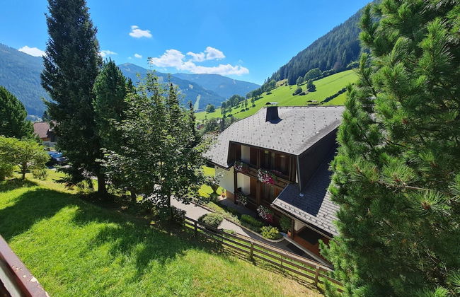 Cozy Apartment With Mountain View - Photo 17