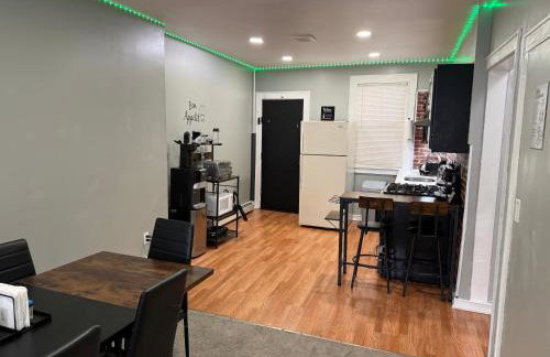 EWRBNB - Rare Find! Huge 3BR Apartment with Open Layout minutes from Newark Airport & NYC - Apartment # 2 - Foto 26