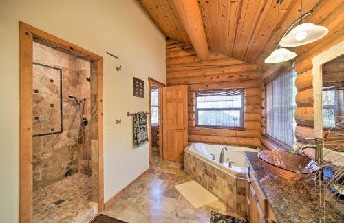 Walk to Table Rock Lake Spacious Home with Deck! - Foto 11