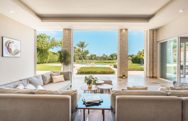 Spacious Villa w Pool Garden Views - Photo 28