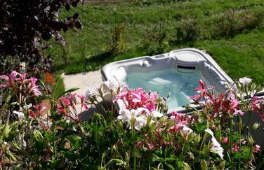 A4 km de Megève très joli studio avec jacuzzi ,vue sur les montagnes au calme - Foto 19