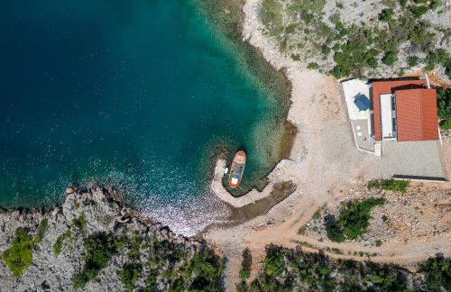 House Silence - Photo 1