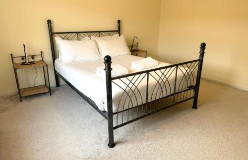 Family home close to Shrewsbury Town centre - Photo 23