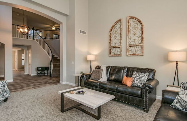 Massive 5 Bdrm Getaway W/pool, Hot Tub, Game Room! - Photo 26