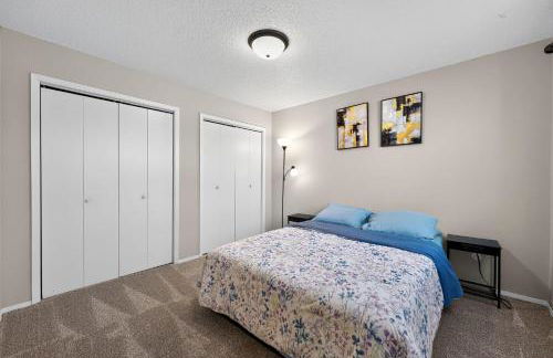 Lux Home, Minutes to Sanford Medical Center & Zoo - Foto 8