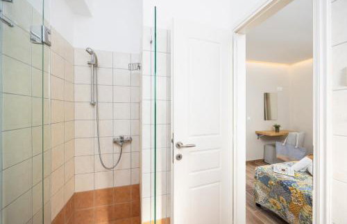 Villa Eleni Agios Stephanos - Photo 24