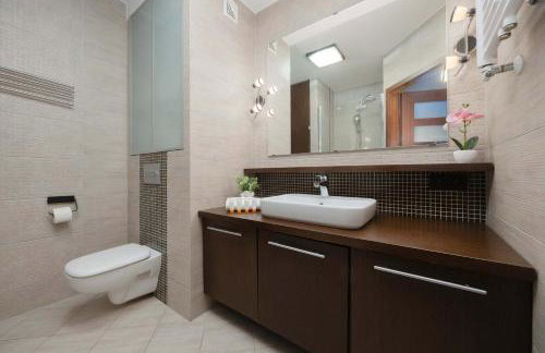 Family Apartment with Parking in Pruszków by Noclegi Renters - Foto 17