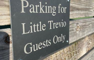 Little Trevio - seaside haven with parking and sea views - Photo 40