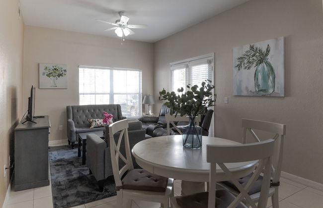 Charming Townhouse Near Disney - Photo 4