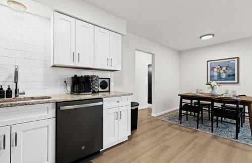 Stylish 1BR Upper Flat in the Heart of Royal Oak - Photo 6