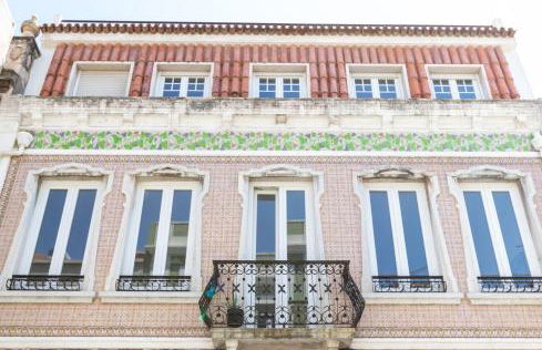 Ambassador Balcony Suites - Photo 17