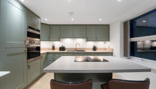 Luxury Huddersfield Apartments & Prime City Centre Location & Opposite Train Station - Foto 2, stove, dishwasher