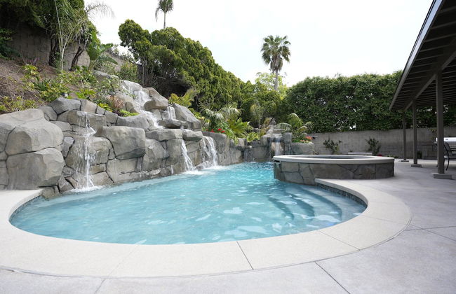 Coming Mid-April 2023! Beautifully upgraded two-story home with backyard oasis - Foto 43