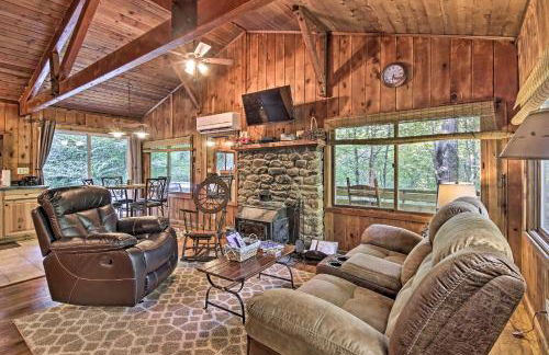 Secluded Stanardsville Cabin with 10 Acres and Hot Tub - Foto 1