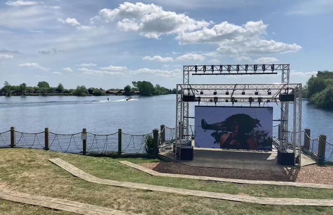 Caravan-sleep8-hottub-freep-balcony-familyfriendly - Foto 15