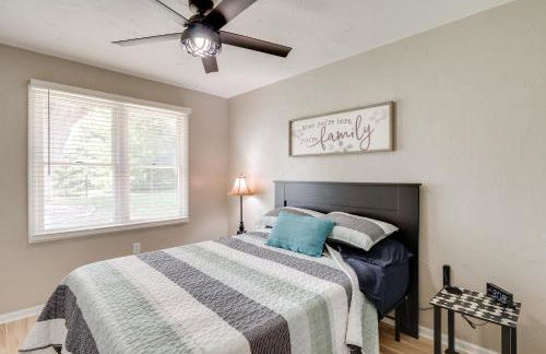 1 Mi to Beach Dog-Friendly Condo in Lake Mills! - Foto 15