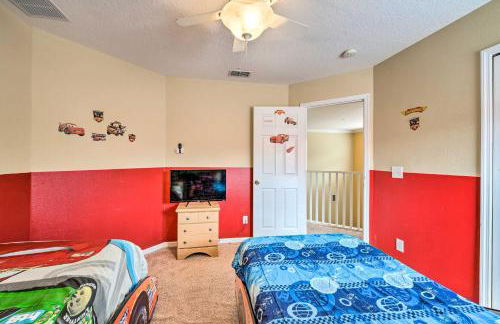 Spacious Family Home with Spa in Davenport! - Photo 19