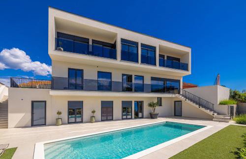 Luxury apartment LaRiv II with pool - Foto 1