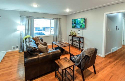 Enchanting Upper Unit with City Charm - Foto 42