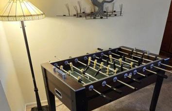 Hot Air Balloon Haven, Hot Tub, King Bed, Office, Foosball, Bball - Foto 10