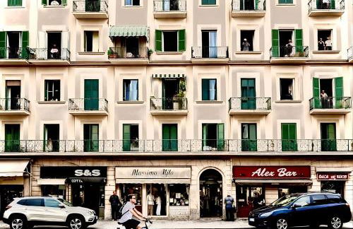 Spacious 130 sqm Luxury Apartment - 2 Bathrooms - Central Station & Old Town - Foto 67