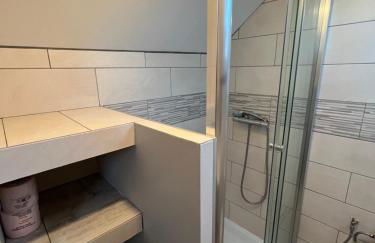 Venez respirer l'air de la Campagne a 70 km de de l'Océan, Villers sur Mers , Deauville ..... Maison de 100 m² ,sur une parcelle de 2000 m² 3 chambres toutes refaites , 2 salles d'eau , 2 toilettes , cuisine équipées . tous refait a neuf - Foto 24